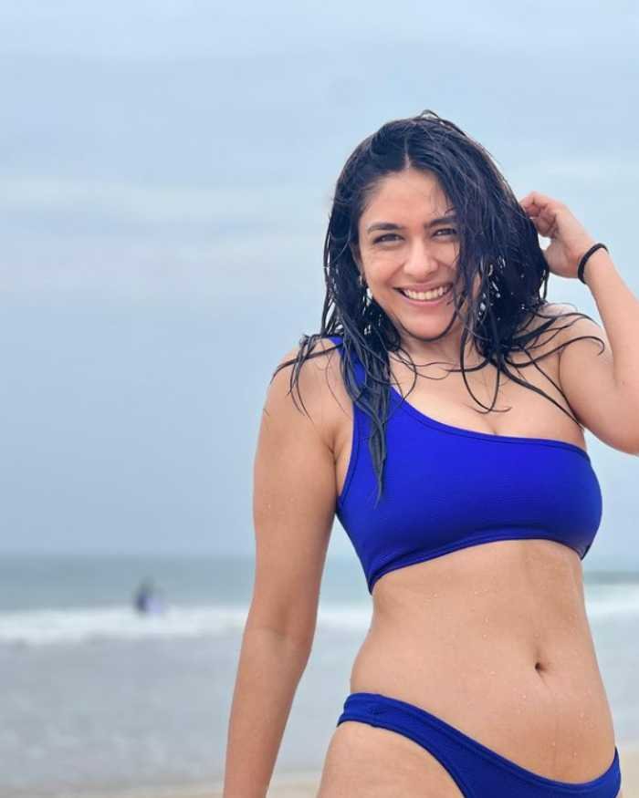 mrunal thakur 11